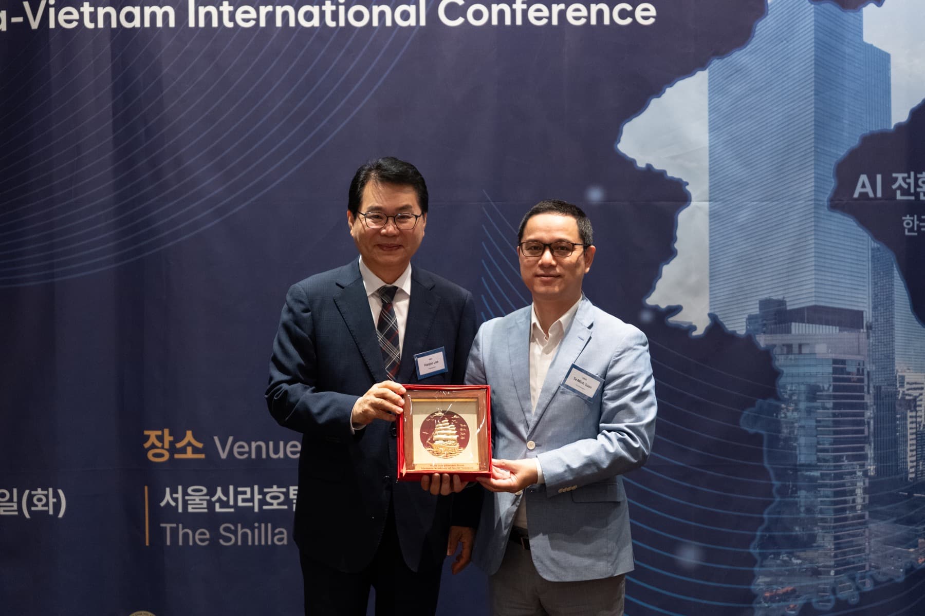 기념 전달 사진