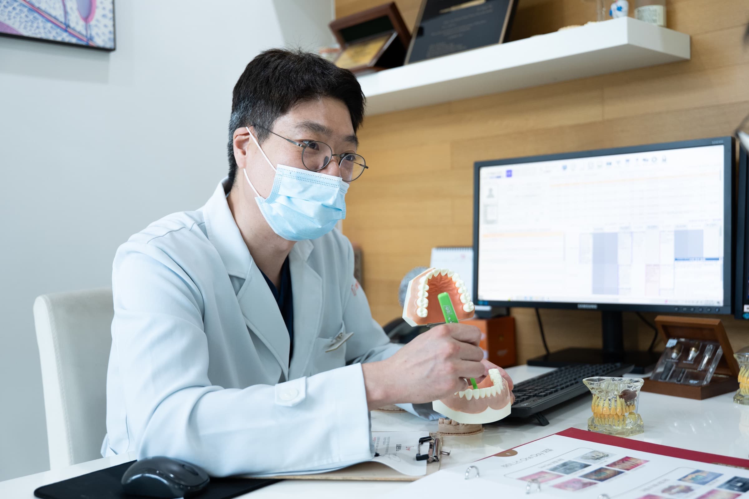 진료와 상담 장면 사진